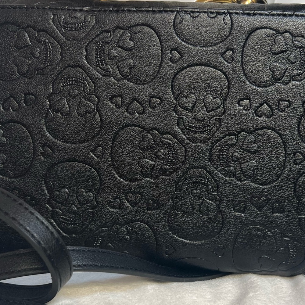Betsey Johnson Black and Gold Crossbody Bag - Picture 3 of 14